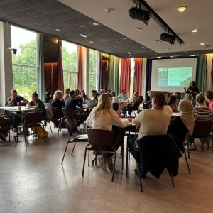 Investeer in de gemeenschap, niet alleen in stenen